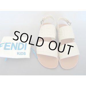 画像: FENDI　フェンディー　サイズ３９　FFエンボス　ロゴ入り　レザーサンダル　
